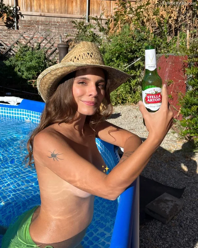 Caitlin Stasey photo 21 of 61