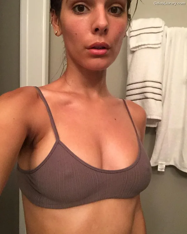 Caitlin Stasey photo 22 of 61