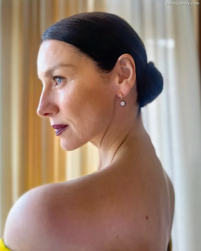 Caitriona Balfe photo 9 of 130