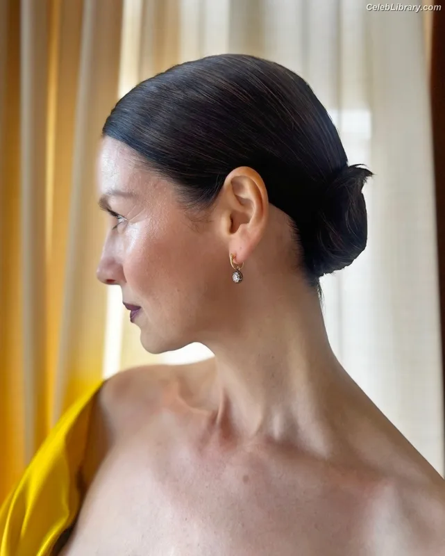 Caitriona Balfe photo 11 of 130