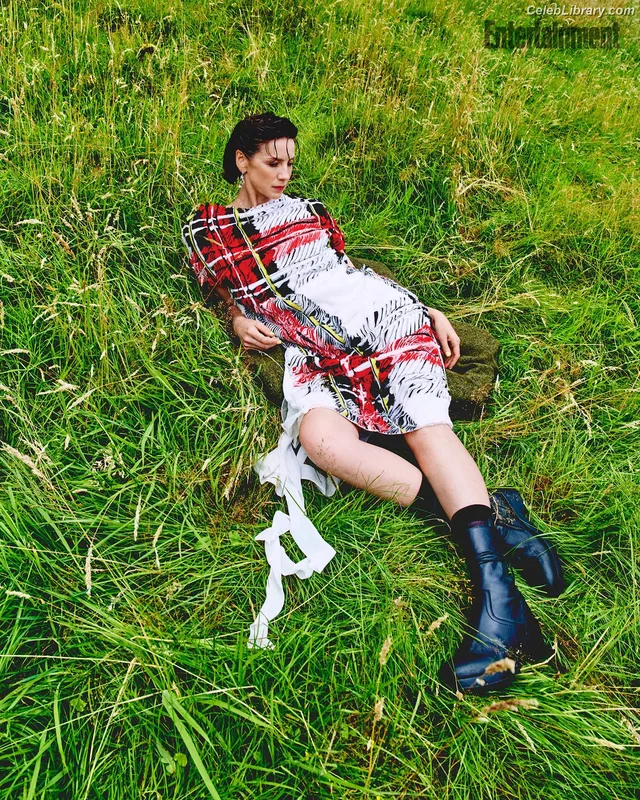 Caitriona Balfe photo 2 of 130