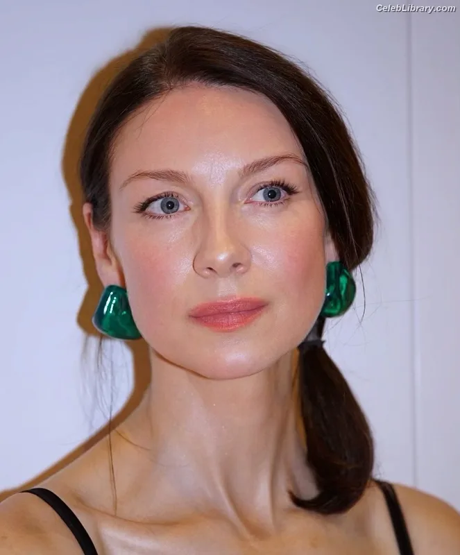 Caitriona Balfe photo 6 of 130