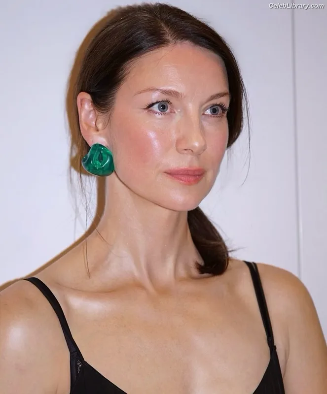 Caitriona Balfe photo 8 of 130