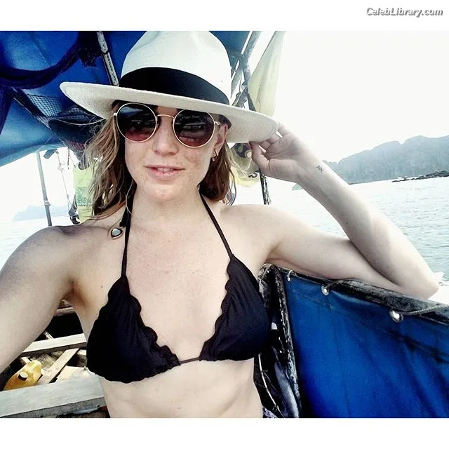 Caity Lotz photo 6 of 106