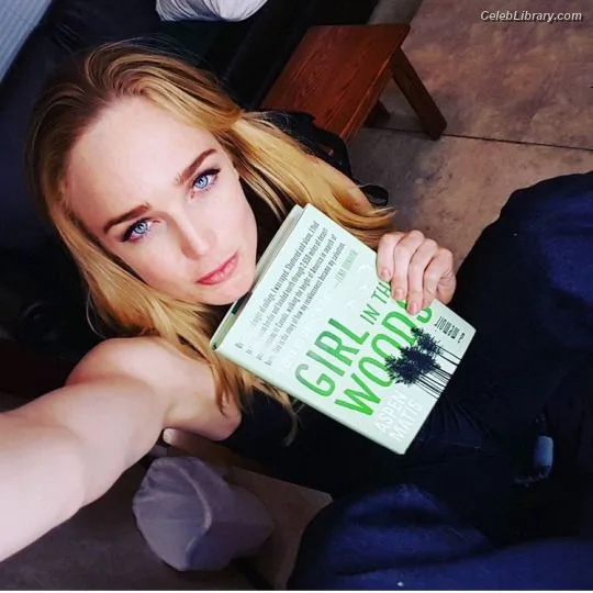 Caity Lotz photo 24 of 106