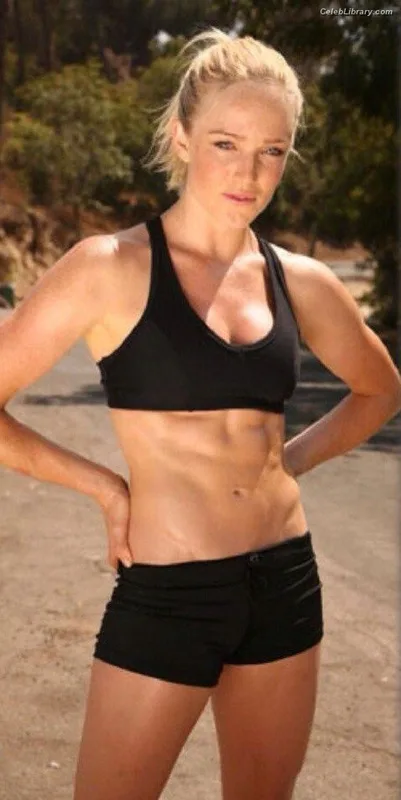 Caity Lotz photo 3 of 106
