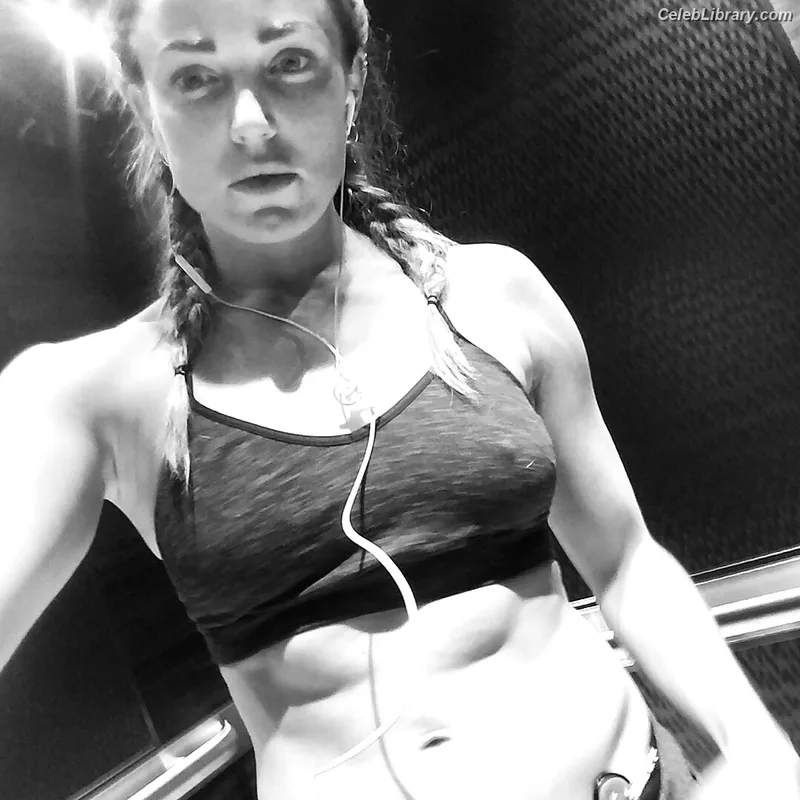 Caity Lotz photo 4 of 106
