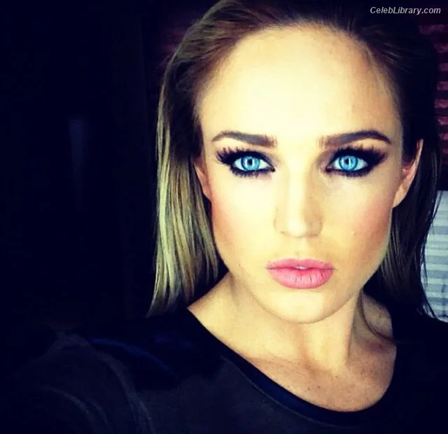 Caity Lotz photo 6 of 106
