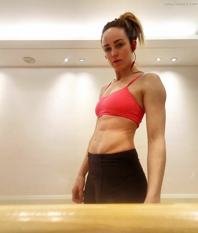 Caity Lotz photo 7 of 106