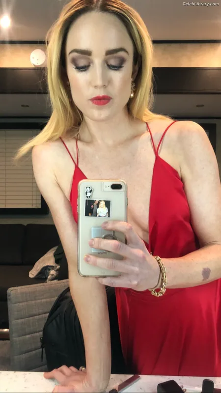 Caity Lotz photo 21 of 106
