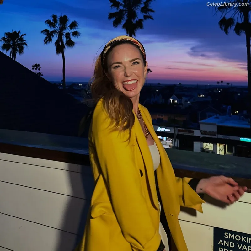 Caity Lotz photo 4 of 106