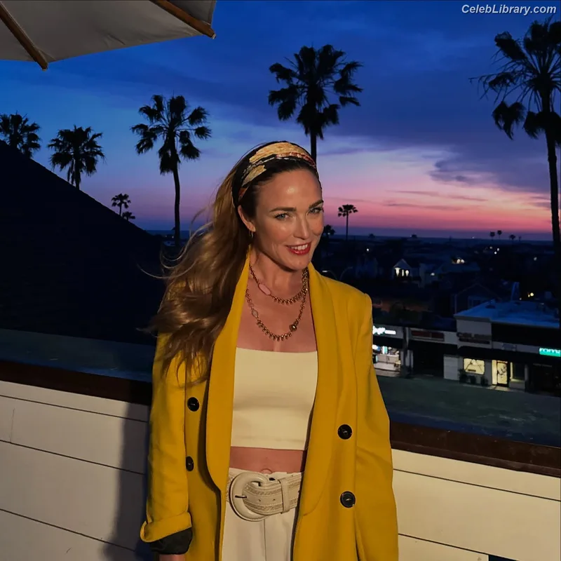Caity Lotz photo 6 of 106