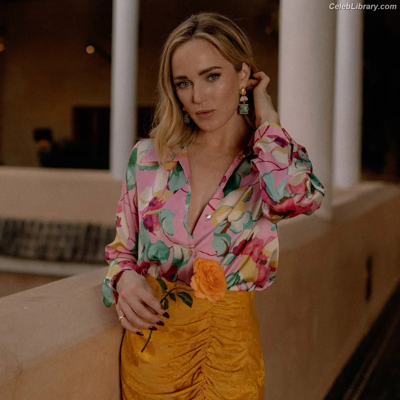 Caity Lotz photo 9 of 106