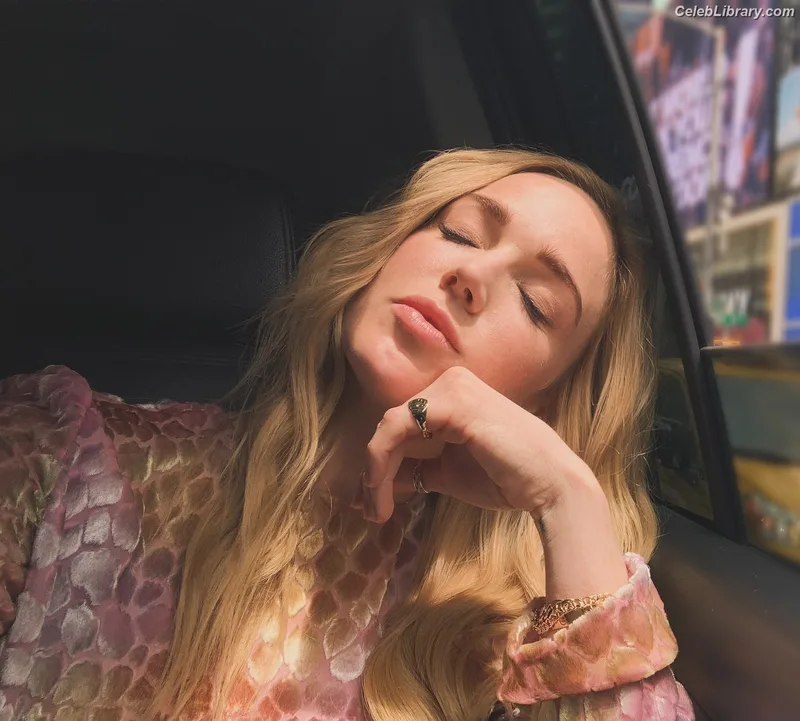 Caity Lotz photo 10 of 106