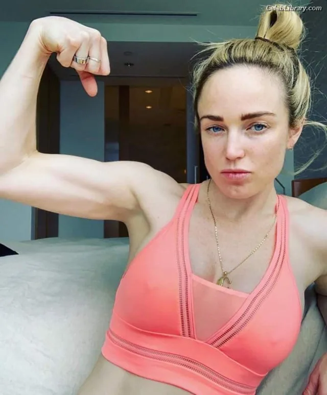 Caity Lotz photo 17 of 106
