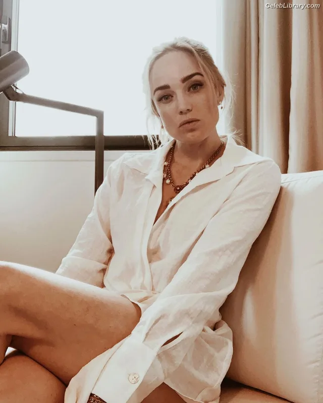 Caity Lotz photo 24 of 106