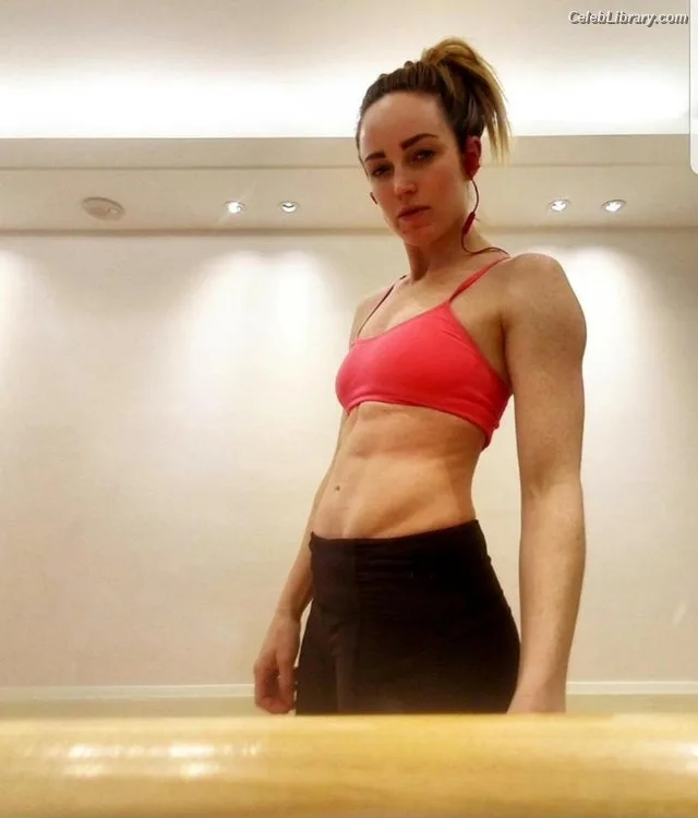 Caity Lotz photo 4 of 106