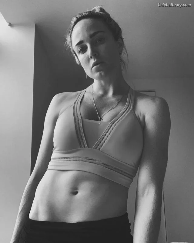 Caity Lotz photo 5 of 106