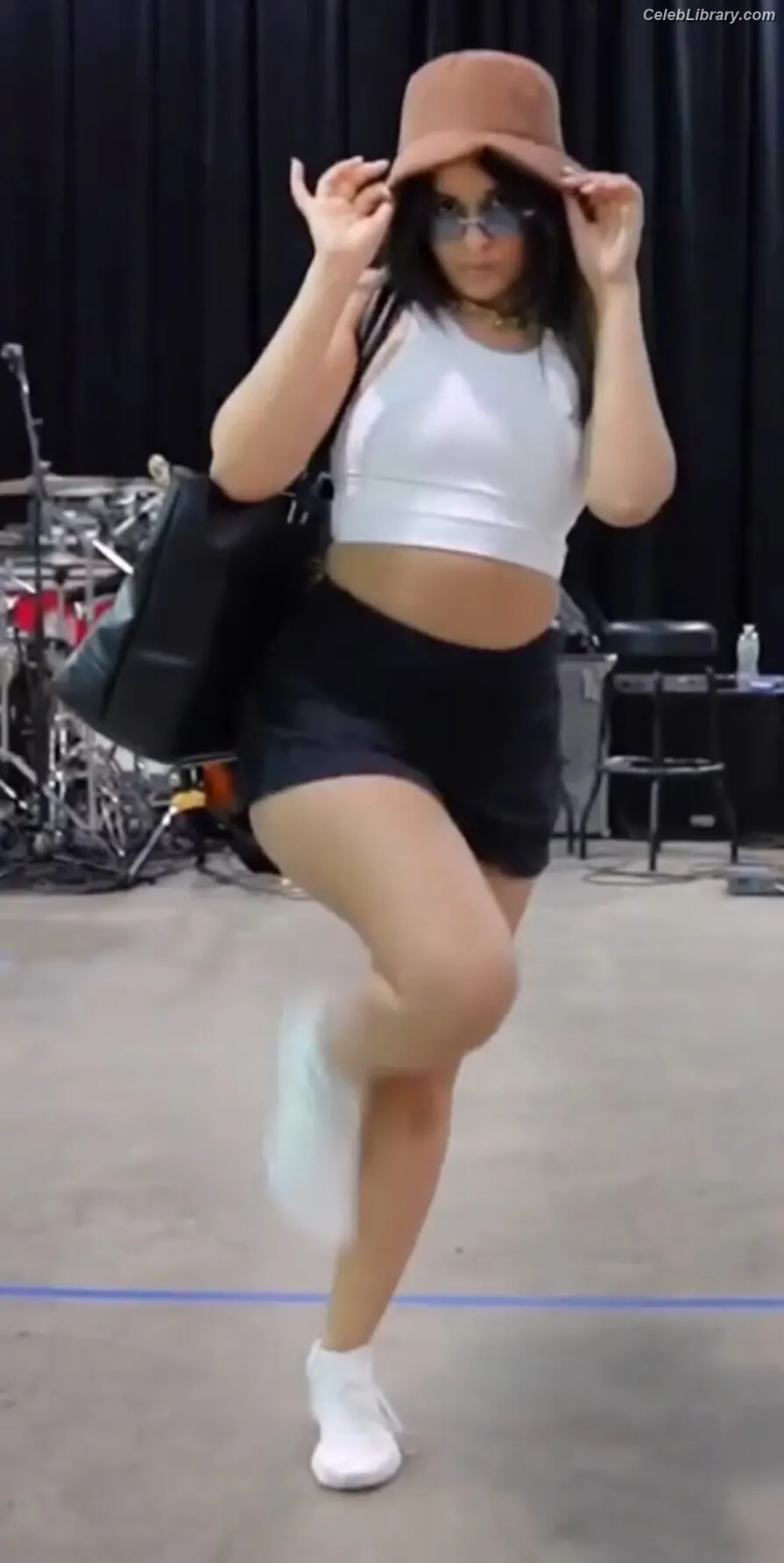 Camila Cabello photo 8 of 2278