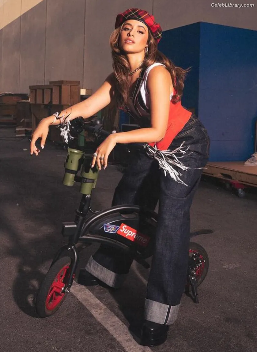 Camila Cabello photo 23 of 2278