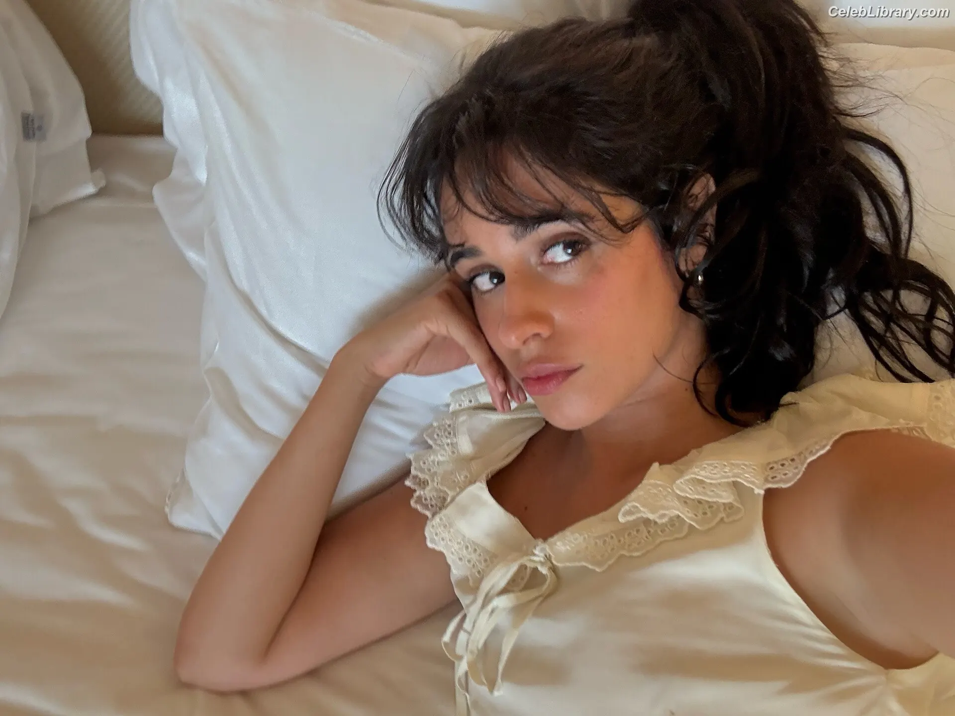 Camila Cabello photo 6 of 2278