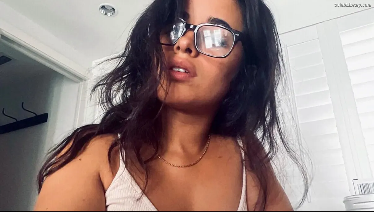 Camila Cabello photo 2 of 2278