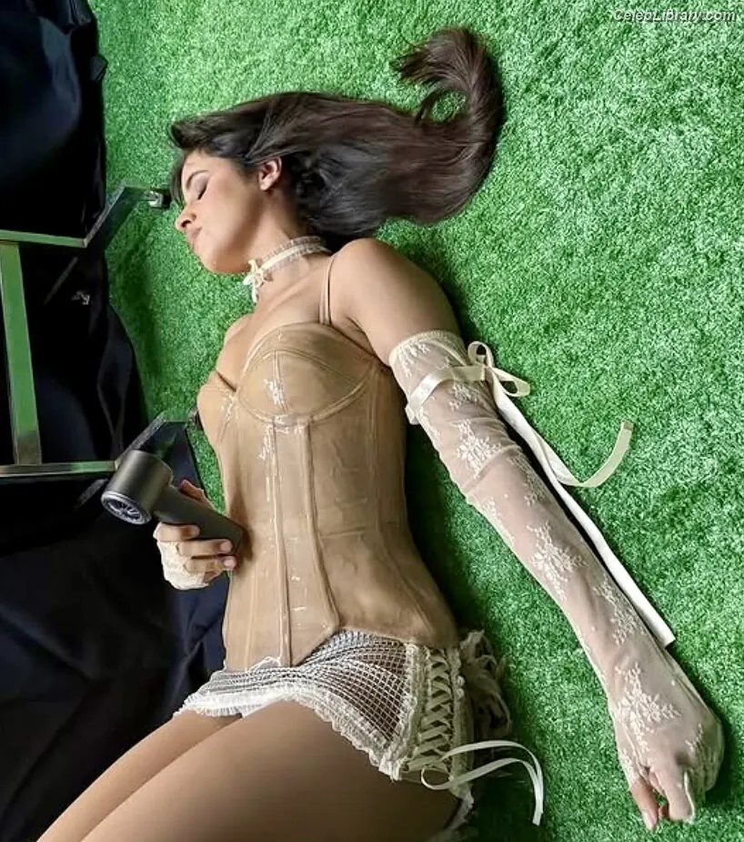 Camila Cabello photo 23 of 2278