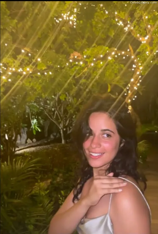 Camila Cabello photo 1 of 2287