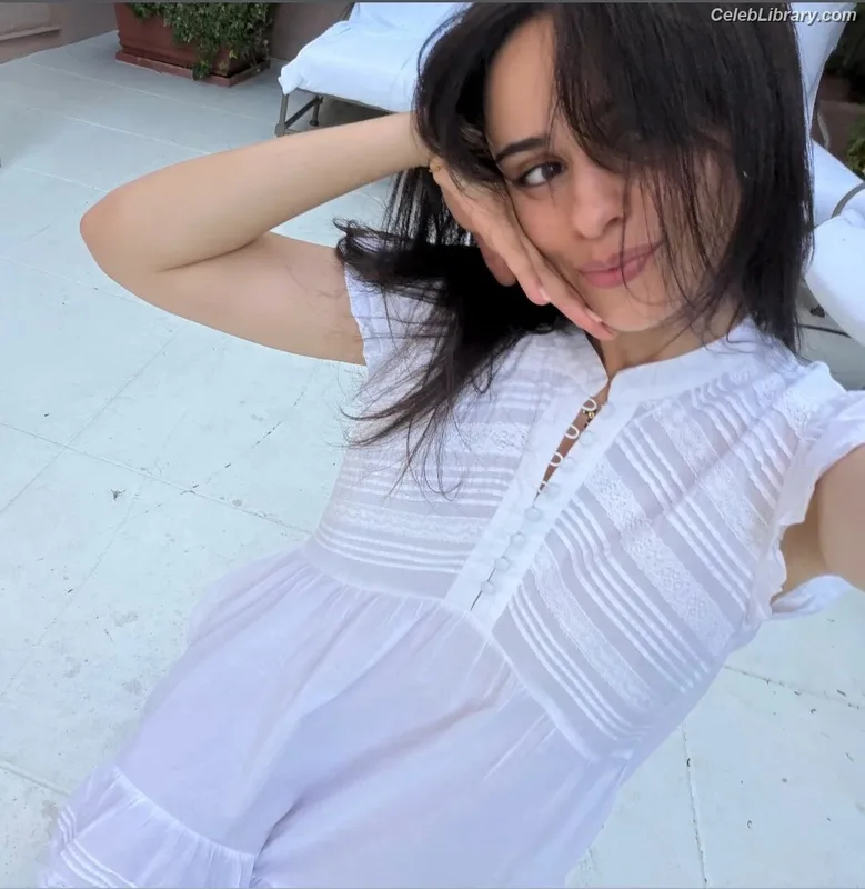 Camila Cabello photo 1 of 2287