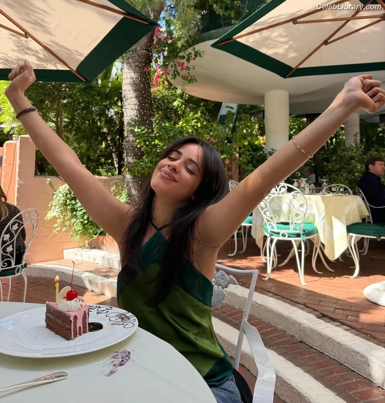 Camila Cabello photo 4 of 2287