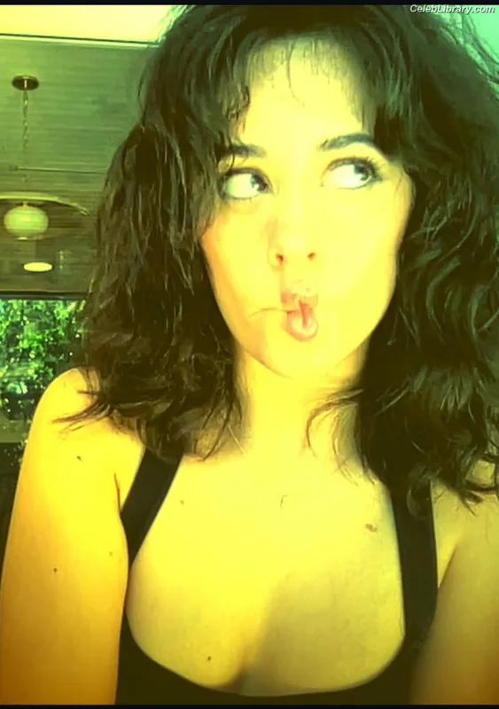 Camila Cabello photo 2 of 2287