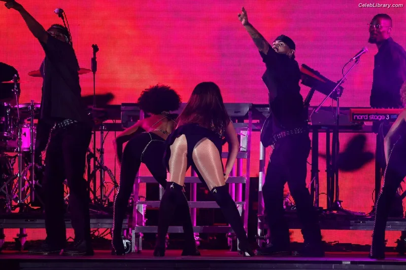 Camila Cabello photo 1 of 2287