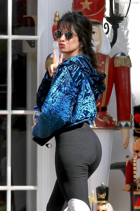 Camila Cabello photo 4 of 2287