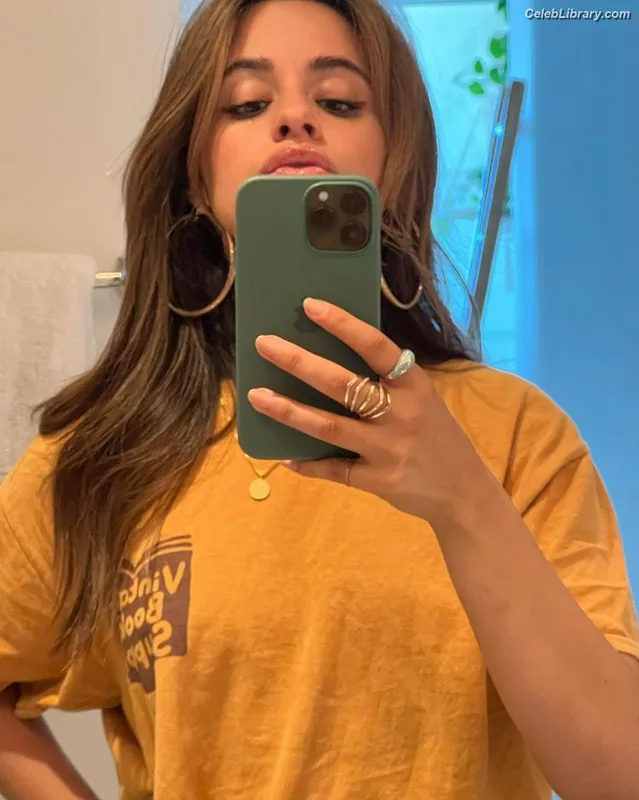 Camila Cabello photo 17 of 2287
