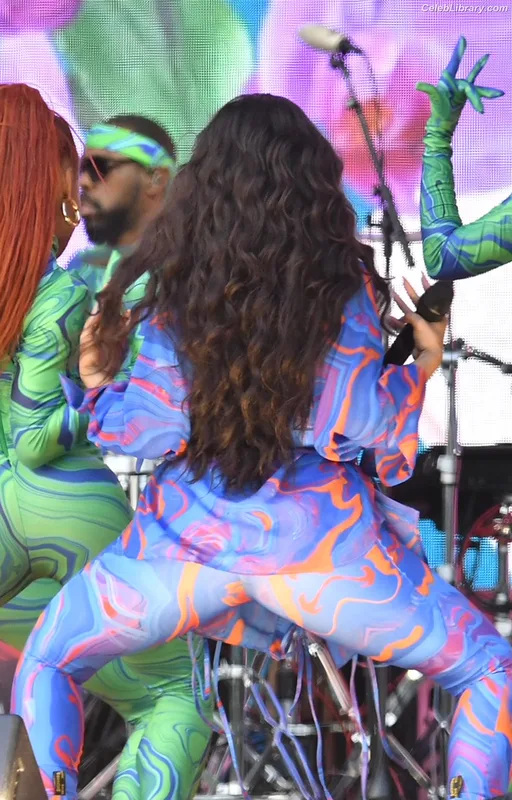 Camila Cabello photo 13 of 2287