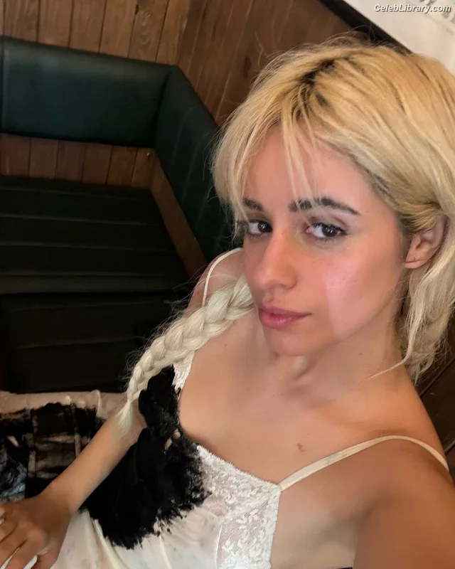 Camila Cabello photo 4 of 2287