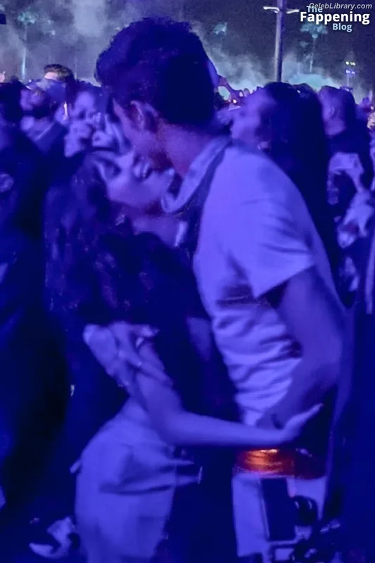 Camila Cabello photo 1 of 2287