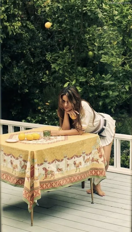 Camila Cabello photo 7 of 2287
