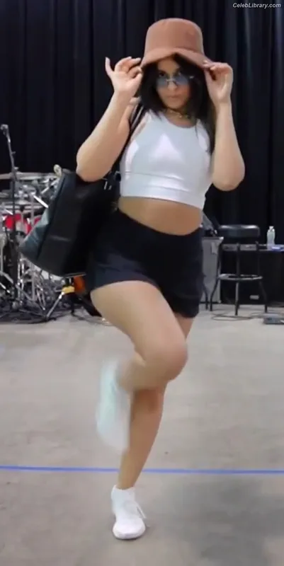 Camila Cabello photo 8 of 2287