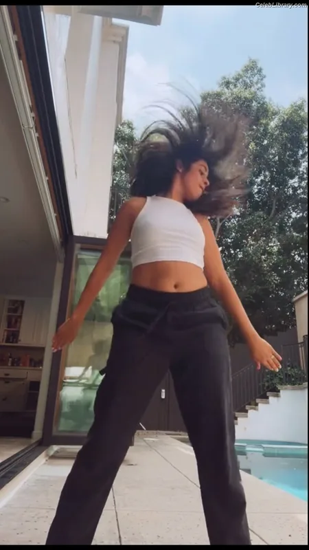 Camila Cabello photo 21 of 2287