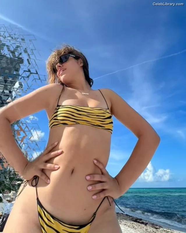 Camila Cabello photo 19 of 2287