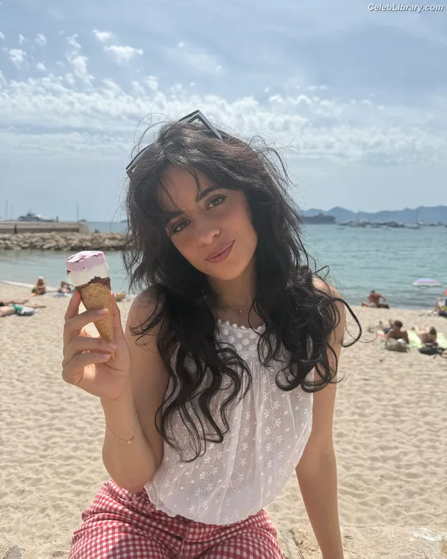 Camila Cabello photo 1 of 2287