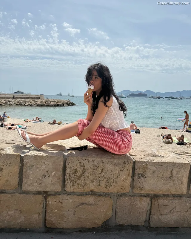 Camila Cabello photo 3 of 2287