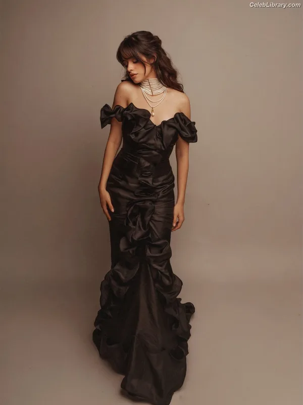 Camila Cabello photo 2 of 2287