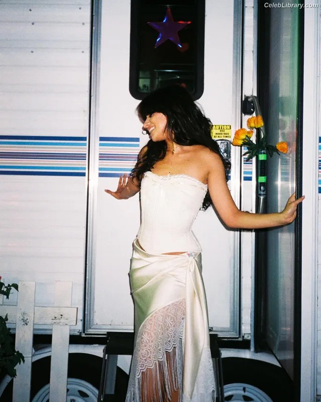 Camila Cabello photo 19 of 2287