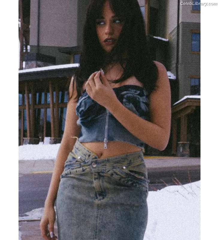 Camila Cabello photo 2 of 2287