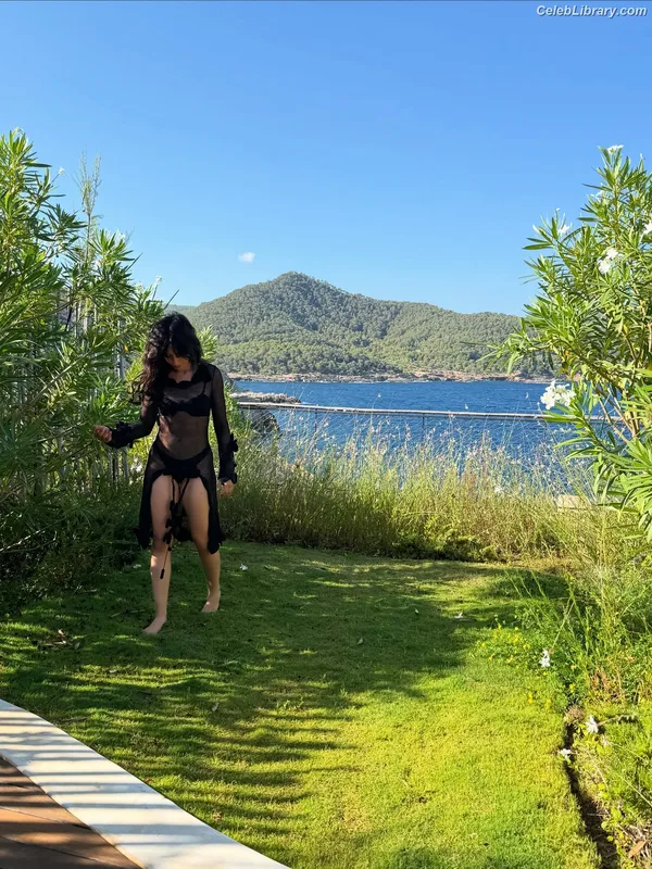 Camila Cabello photo 6 of 2287