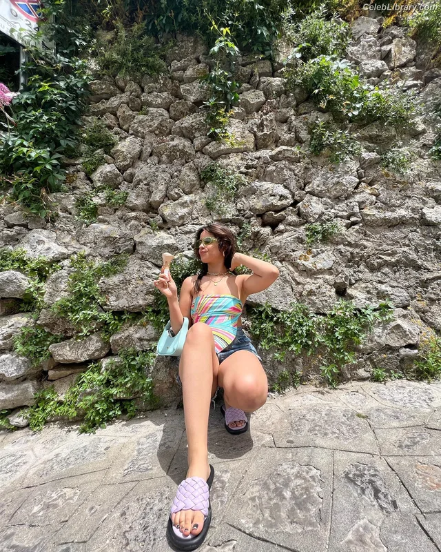 Camila Cabello photo 12 of 2287