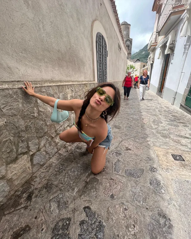 Camila Cabello photo 16 of 2287