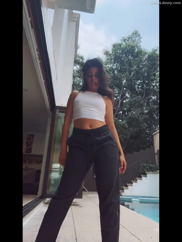 Camila Cabello photo 11 of 2287